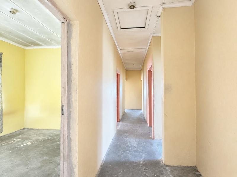 6 Bedroom Property for Sale in Northcrest Eastern Cape